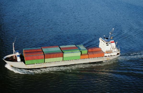 新加坡海运业的发展历程，并展望未来的潜力与挑战