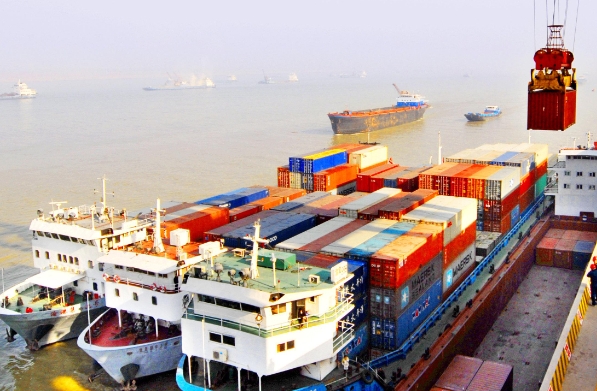 美国物流市场作为全球重要的物流市场之一，其发展呈现出复杂性